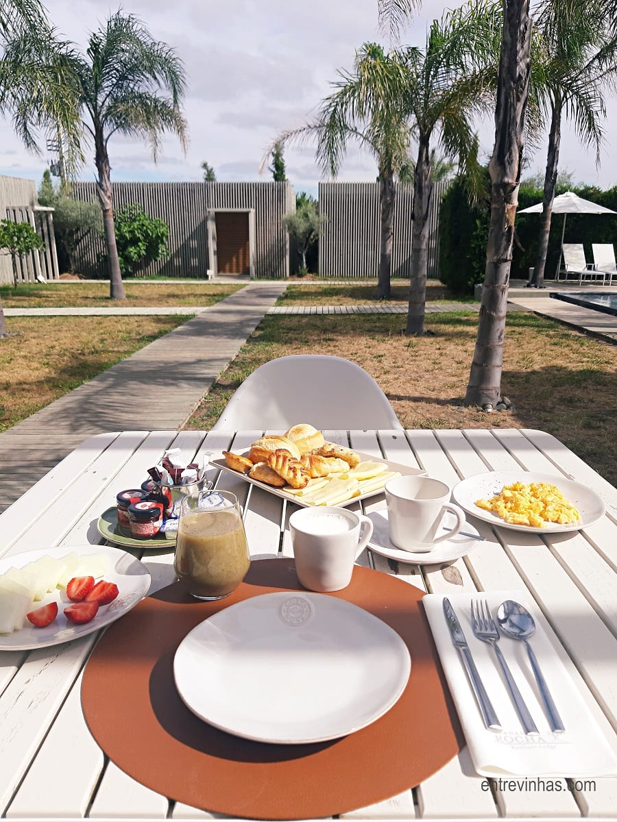 pequeno almoço piscina